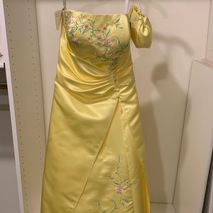 Yellow satin prom dress w purse. Exquisite embroidered details of pink size 10